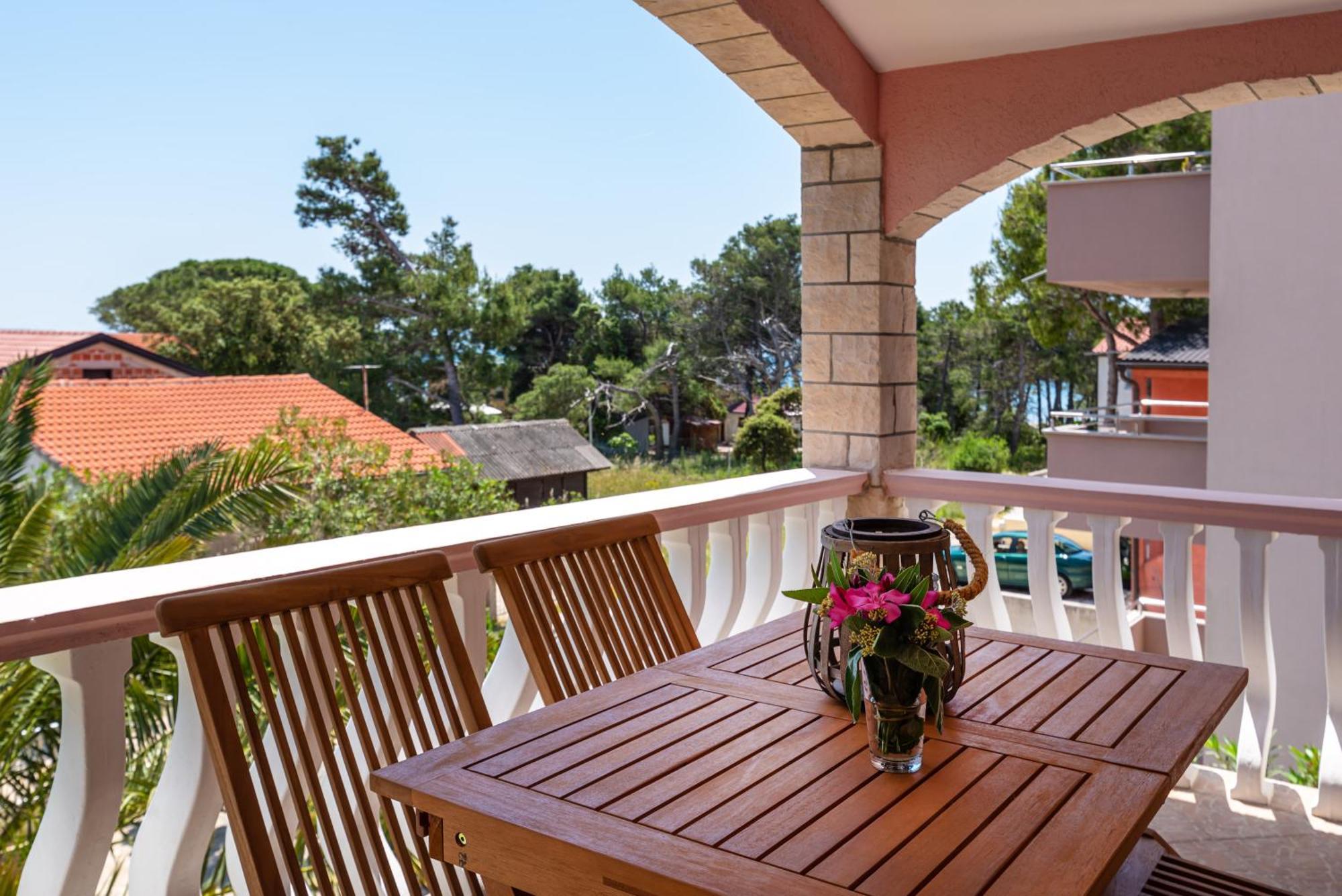 Kod Lovrica Apartment Vir