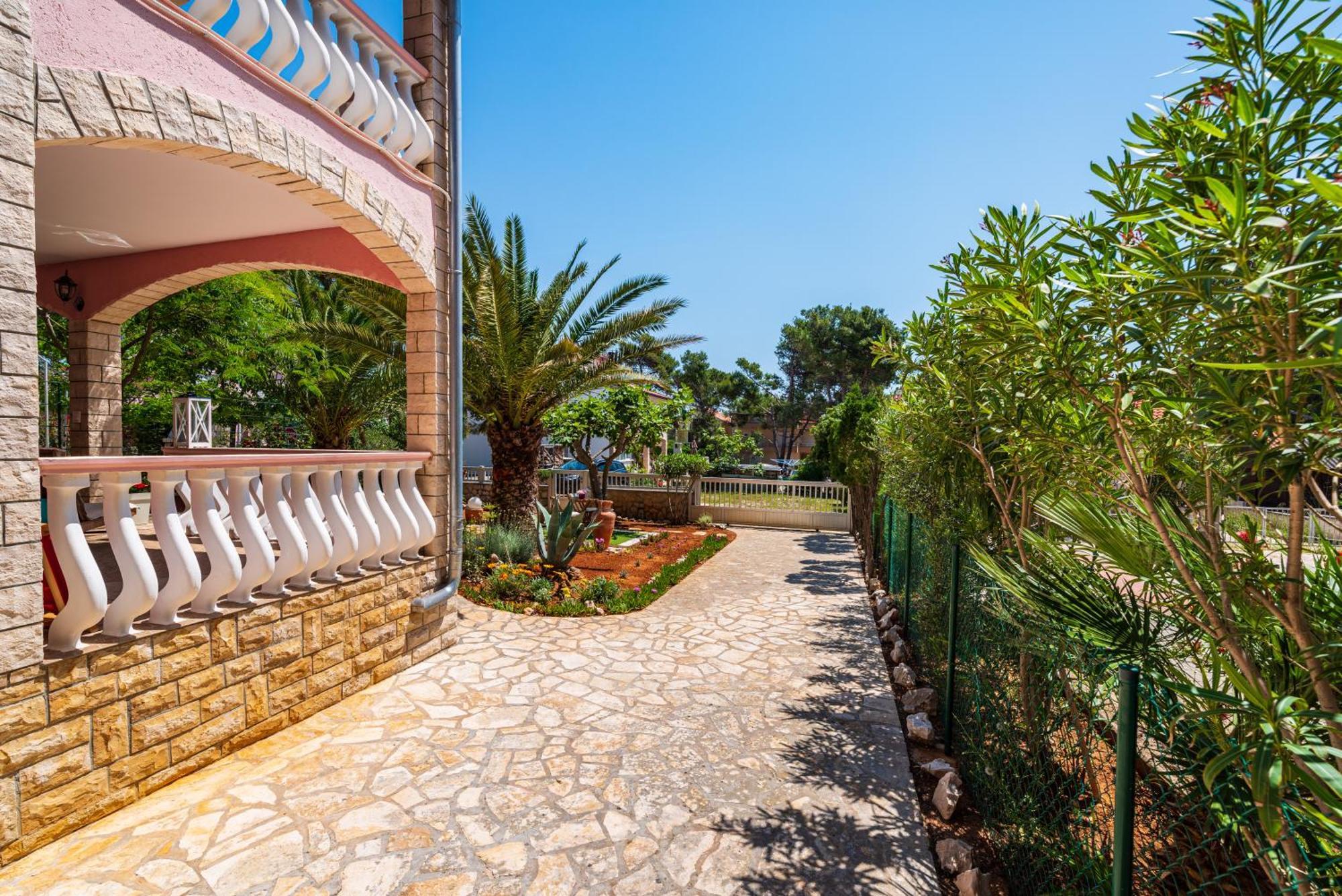 Kod Lovrica Apartment *