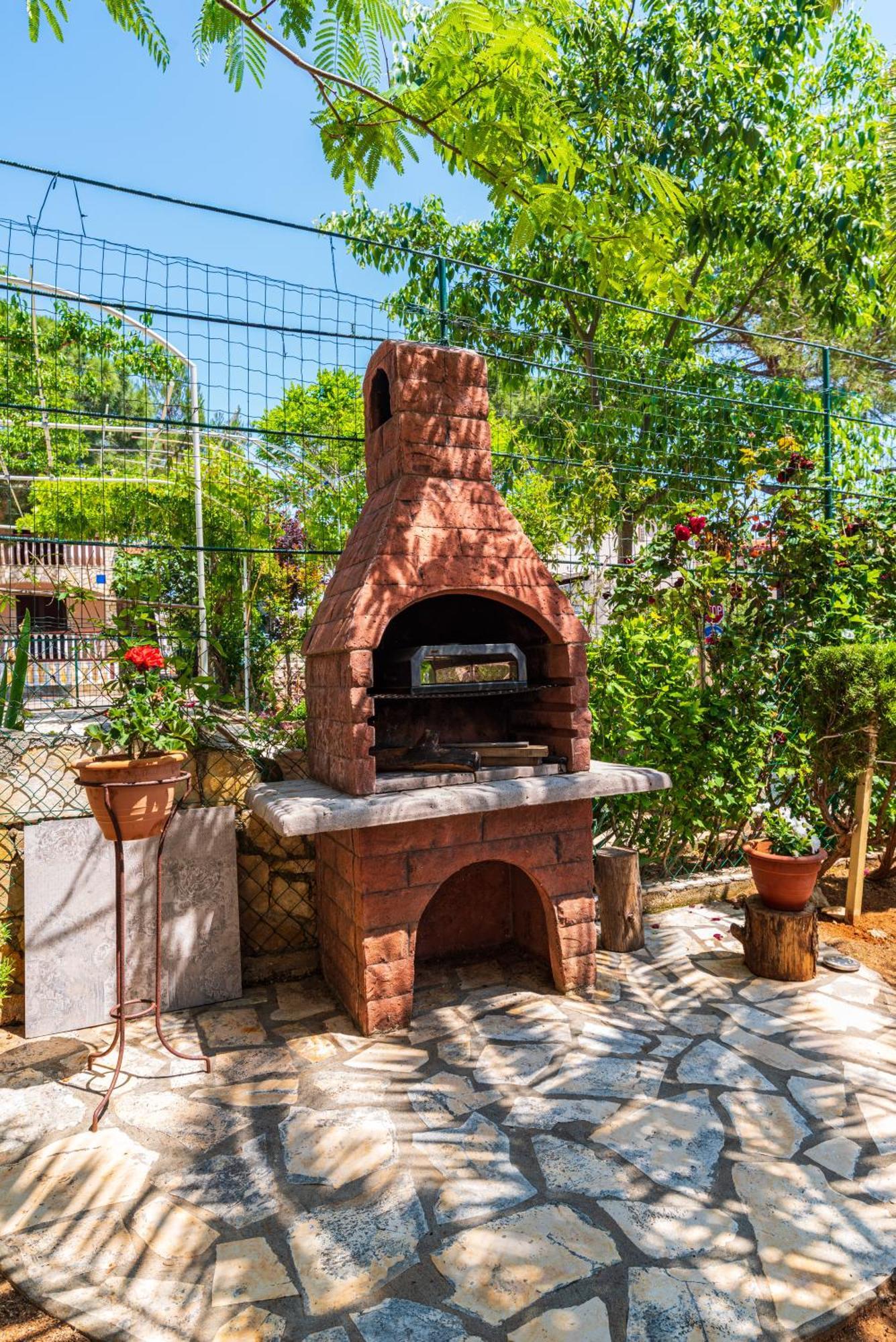 Kod Lovrica Apartment Vir