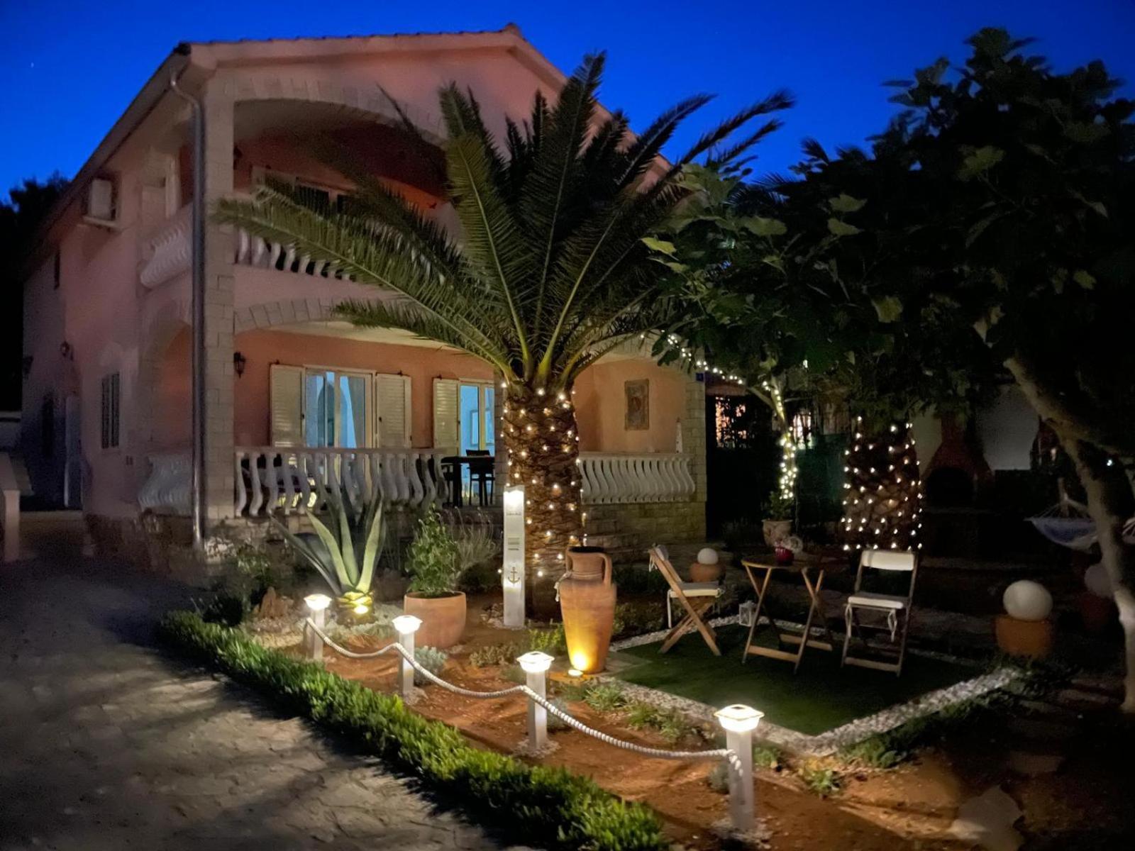 Kod Lovrica Apartment Vir